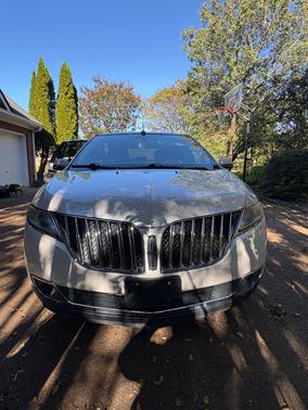 White 2015 Lincoln MKX Base