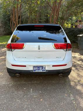 White 2015 Lincoln MKX Base