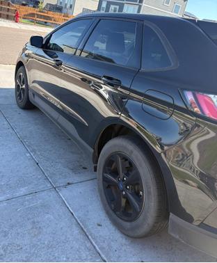 Black 2022 Ford Edge SE