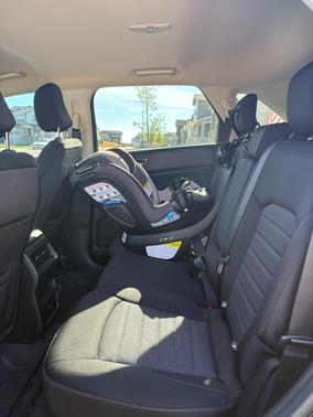 Black 2022 Ford Edge SE