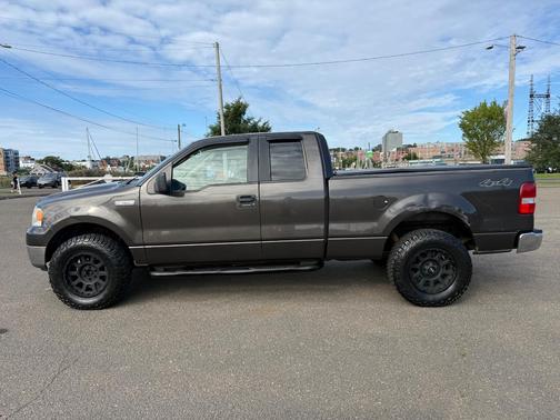 Black 2005 Ford F-150 XLT