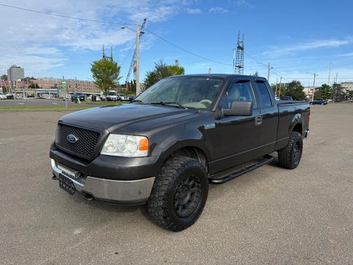Black 2005 Ford F-150 XLT