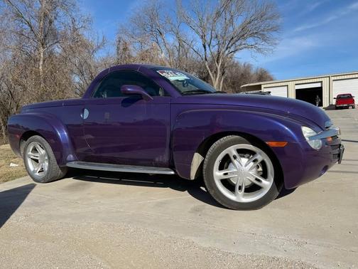 2004 Chevrolet SSR Base
