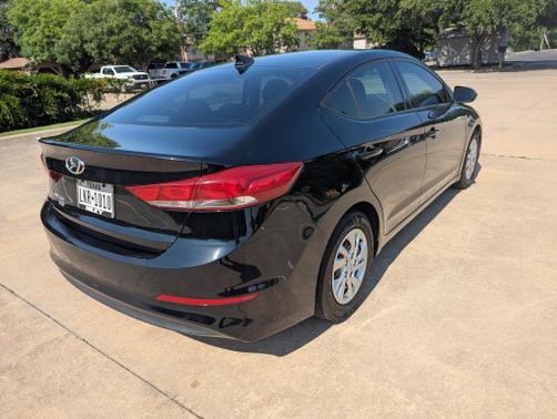 2018 Hyundai ELANTRA SE