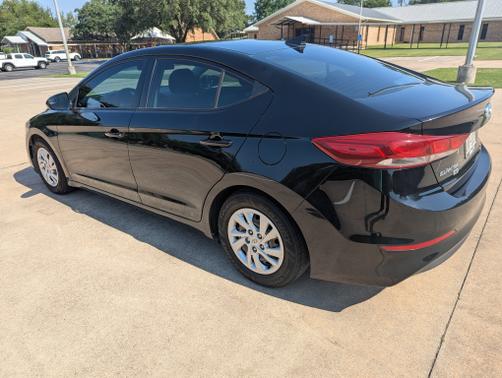 2018 Hyundai ELANTRA SE