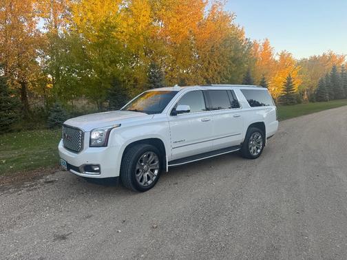 White 2016 GMC Yukon XL Denali