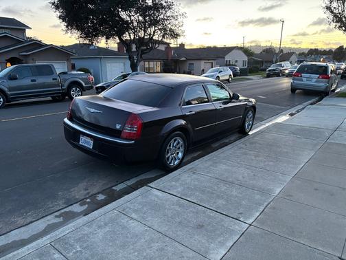2005 Chrysler 300C Base