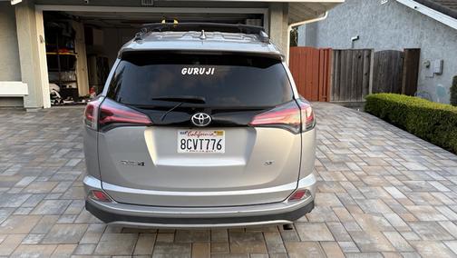 2018 Toyota RAV4 SE