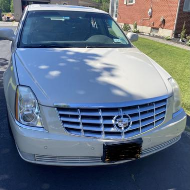 Beige 2011 Cadillac DTS Luxury Collection