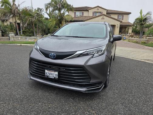 Gray 2022 Toyota Sienna LE