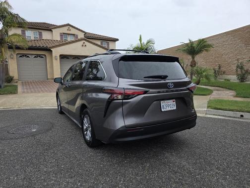 Gray 2022 Toyota Sienna LE