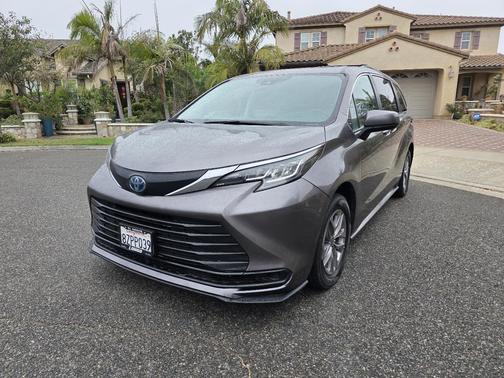Gray 2022 Toyota Sienna LE