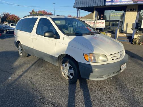 2002 Toyota Sienna CE