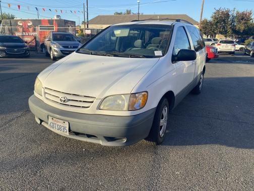 2002 Toyota Sienna CE