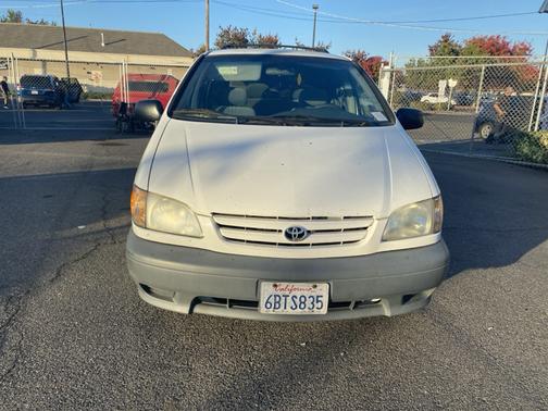 2002 Toyota Sienna CE