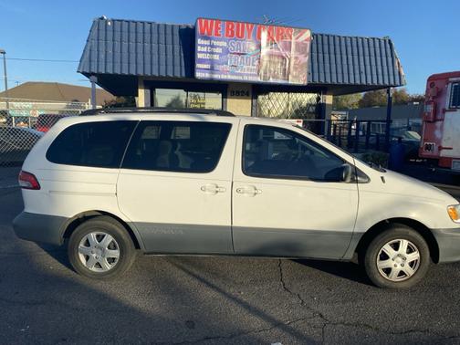 2002 Toyota Sienna CE