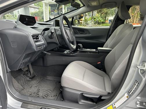 2025 Toyota Prius LE