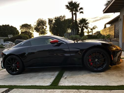 2019 Aston Martin Vantage Base