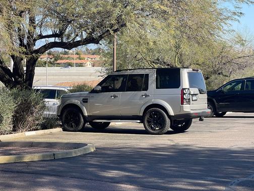 Beige 2016 Land Rover LR4 HSE