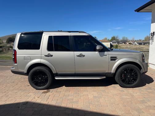 Beige 2016 Land Rover LR4 HSE