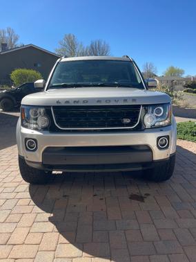 Beige 2016 Land Rover LR4 HSE