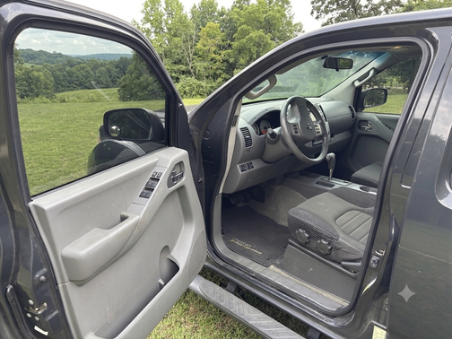Gray 2014 Nissan Frontier Desert Runner