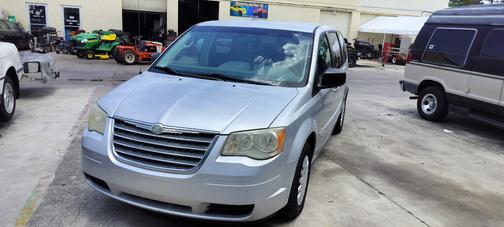 2010 Chrysler Town & Country LX