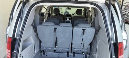 2010 Chrysler Town & Country LX