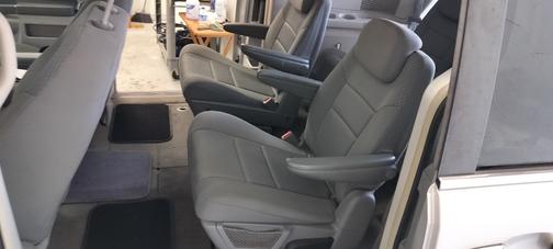 2010 Chrysler Town & Country LX