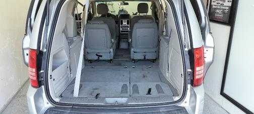 2010 Chrysler Town & Country LX