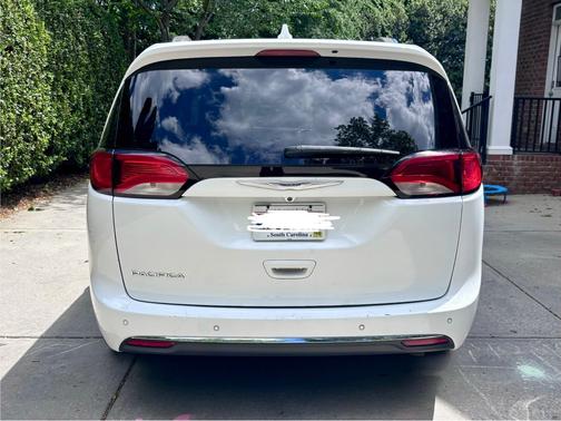 White 2019 Chrysler Pacifica Touring-L Plus