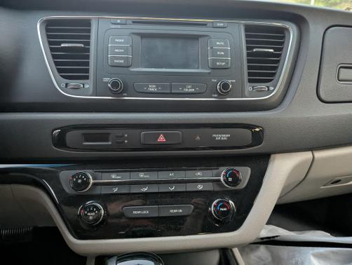 2017 Kia Sedona LX