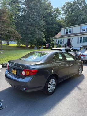 Gray 2009 Toyota Corolla LE