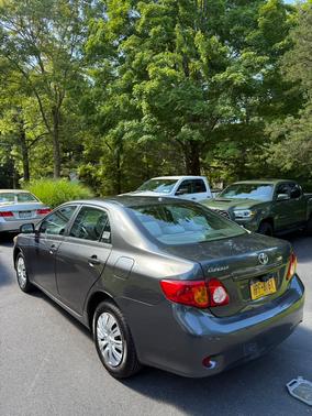 Gray 2009 Toyota Corolla LE