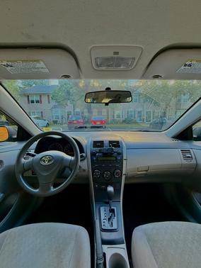 Gray 2009 Toyota Corolla LE