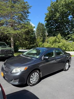 Gray 2009 Toyota Corolla LE