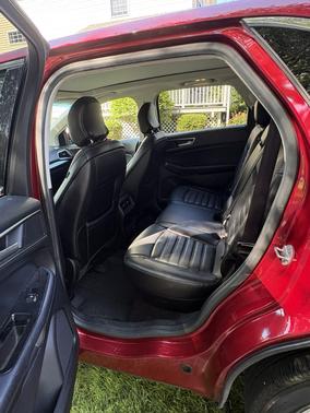 Red 2015 Ford Edge SEL