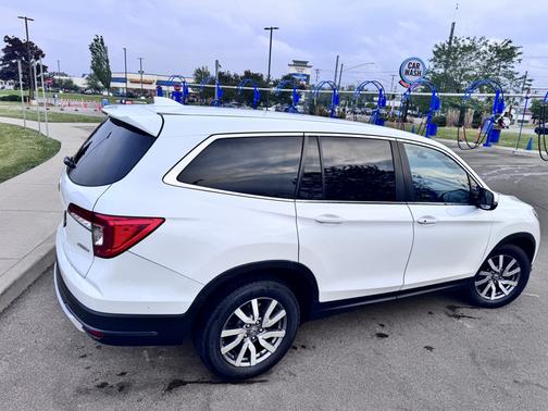 White 2020 Honda Pilot EX