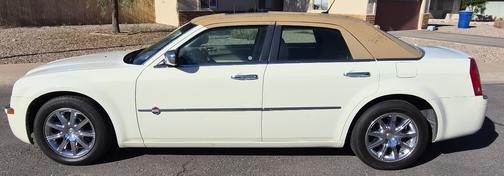 White 2008 Chrysler 300C Hemi
