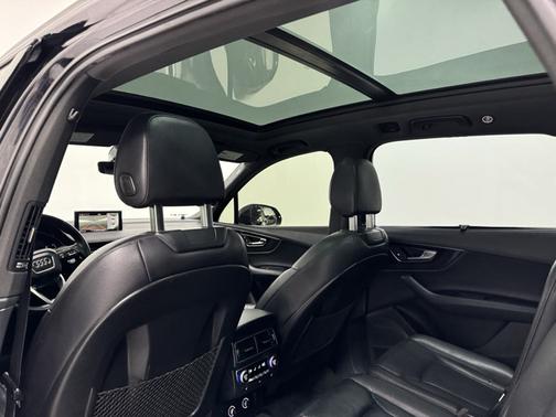 Gray 2019 Audi Q7 55 Premium Plus