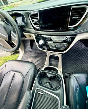 Gray 2022 Chrysler Pacifica Touring L