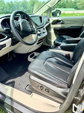Gray 2022 Chrysler Pacifica Touring L
