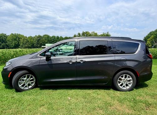 Gray 2022 Chrysler Pacifica Touring L