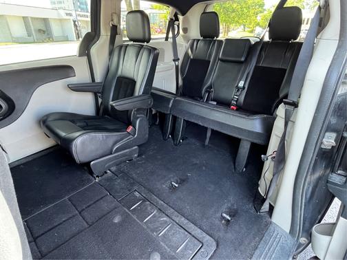 Blue 2014 Dodge Grand Caravan SXT