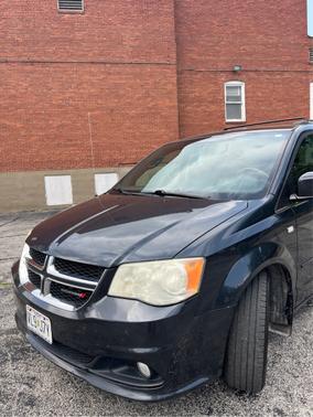 Blue 2014 Dodge Grand Caravan SXT