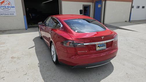 2016 Tesla Model S 90D