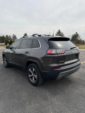 Gray 2019 Jeep Cherokee Limited
