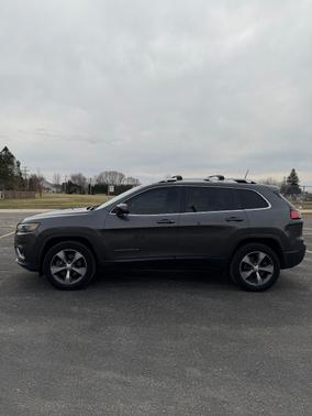 Gray 2019 Jeep Cherokee Limited