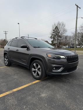 Gray 2019 Jeep Cherokee Limited