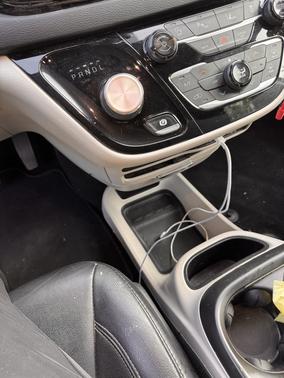 White 2022 Chrysler Pacifica Touring L